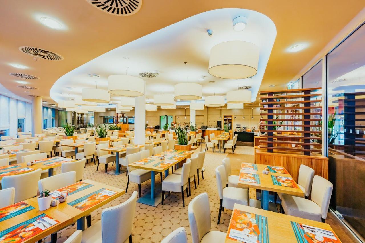 Aquapalace Hotel Prague Čestlice Esterno foto