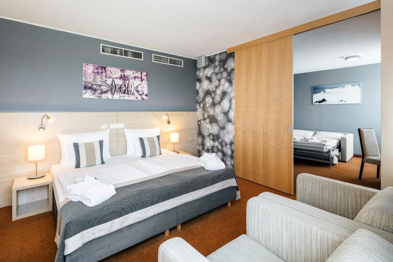 Aquapalace Hotel Prague Čestlice Esterno foto