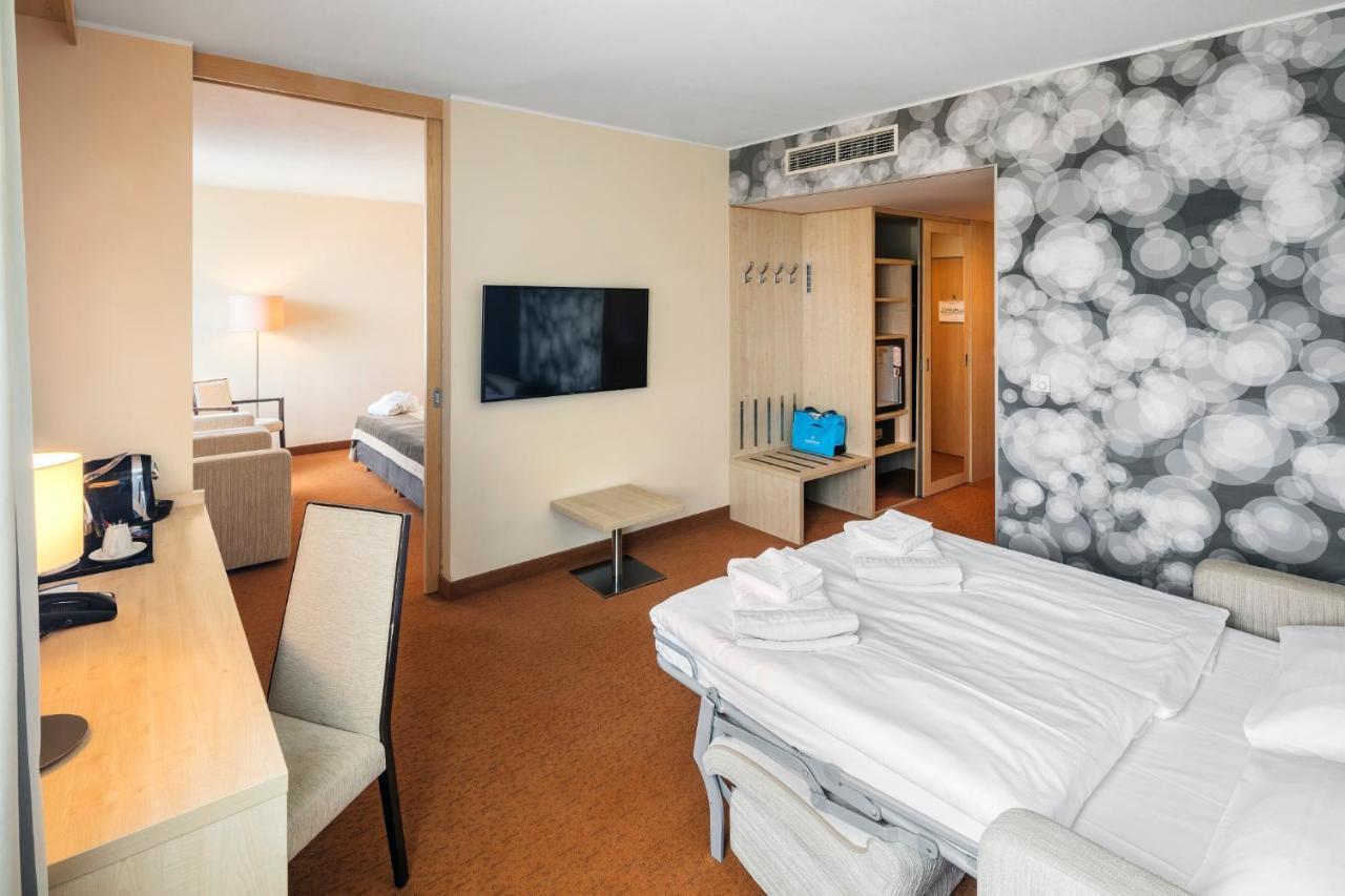 Aquapalace Hotel Prague Čestlice Esterno foto