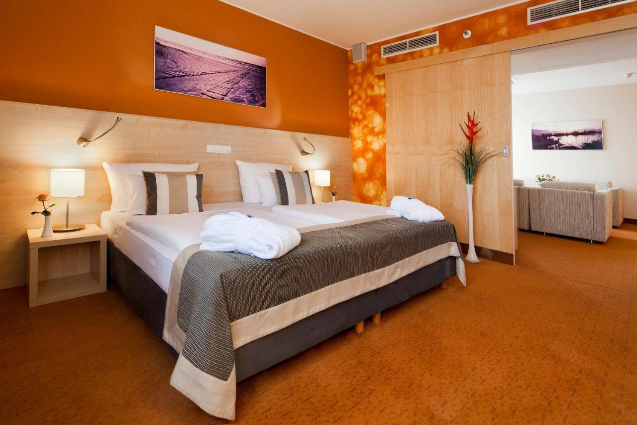 Aquapalace Hotel Prague Čestlice Esterno foto